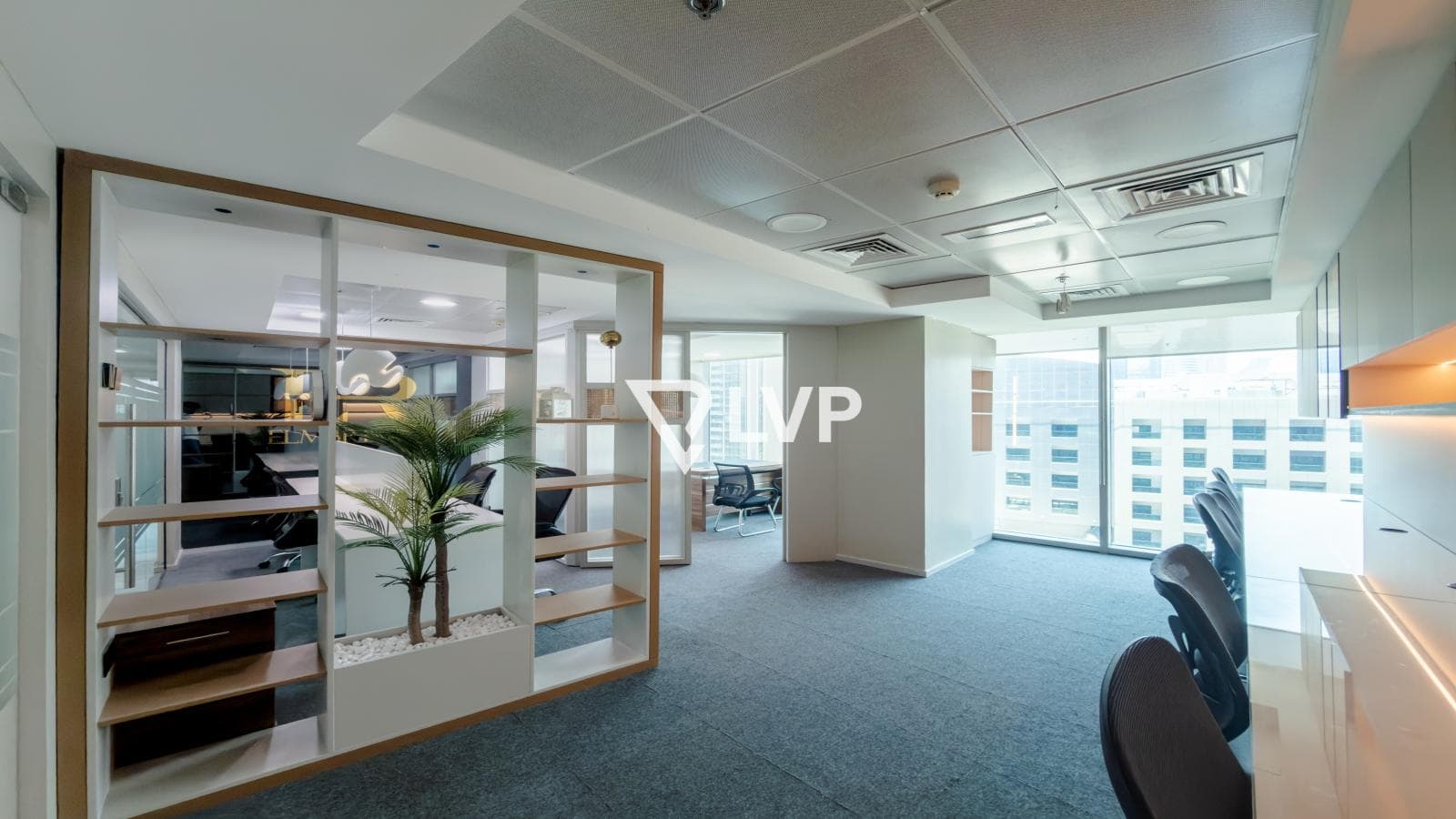 Fully Furnished | High Floor | Prime Location — photo 5