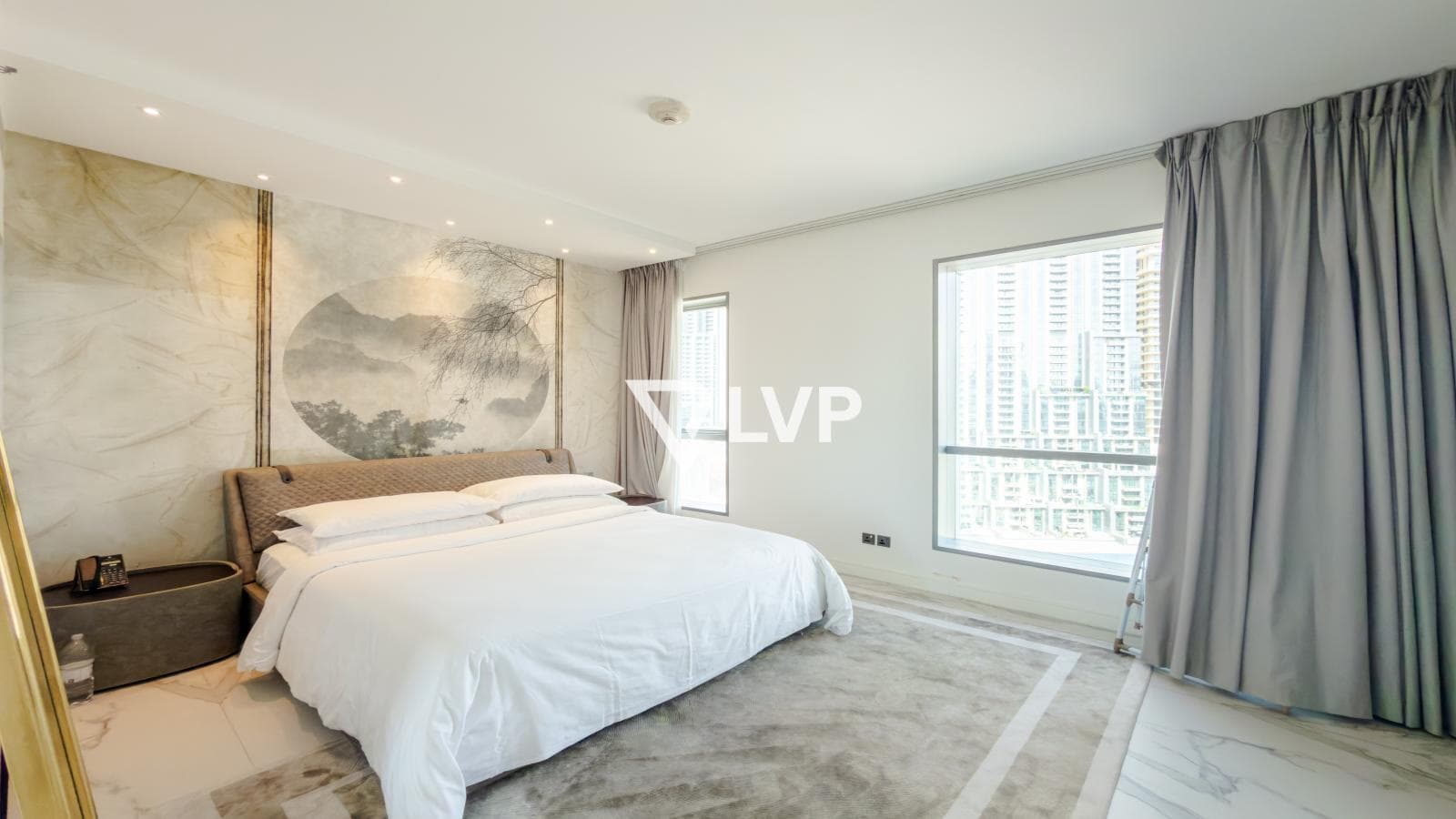 High Floor | Upgraded Unit | Fully Furnished — photo 5
